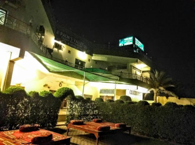 Palm Valley Hotel Sukkur エクステリア 写真